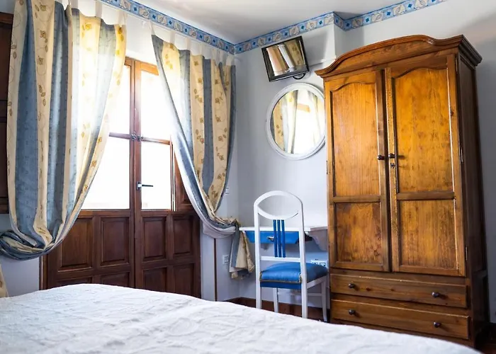 Fuente De Anjanas 3* Estrada